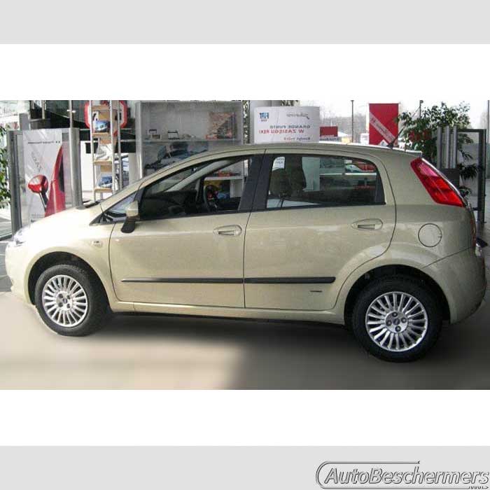 Stootlijsten set zwart Fiat Punto en EVO 5-deurs 01.2012-