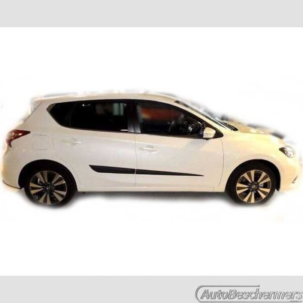 Stootlijsten set zwart Nissan Pulsar 2014-