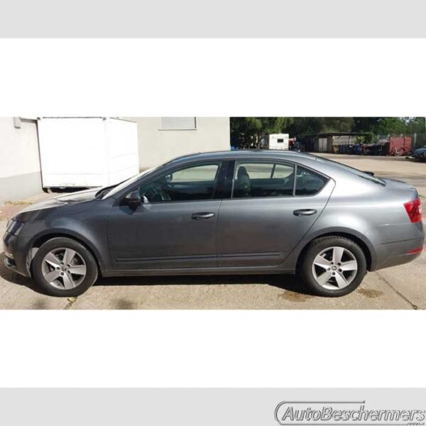 Stootlijsten set zwart Skoda Octavia Sedan 02.2017-03.2020