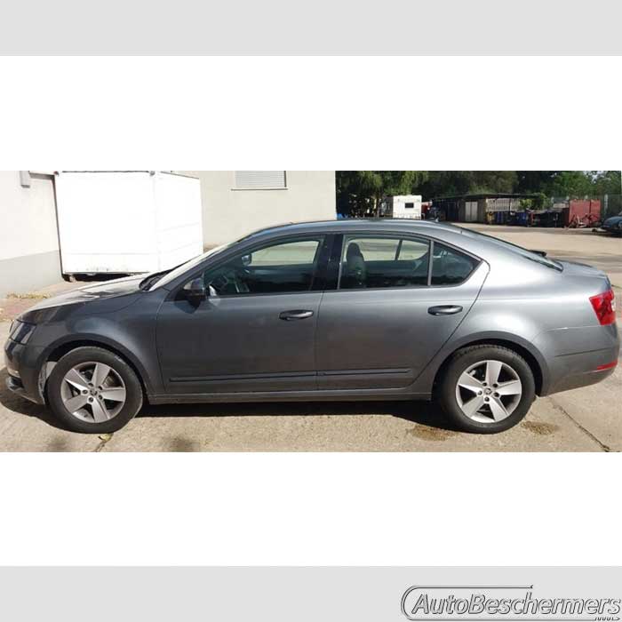 Stootlijsten set zwart Skoda Octavia Sedan 02.2017-03.2020