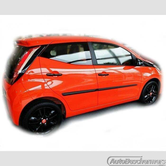 Stootlijsten set zwart Toyota Aygo 5-deurs 07.2014-