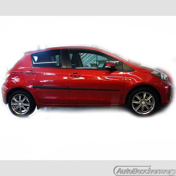 Stootlijsten set zwart Toyota Yaris 5-deurs 09.2011-07.2014